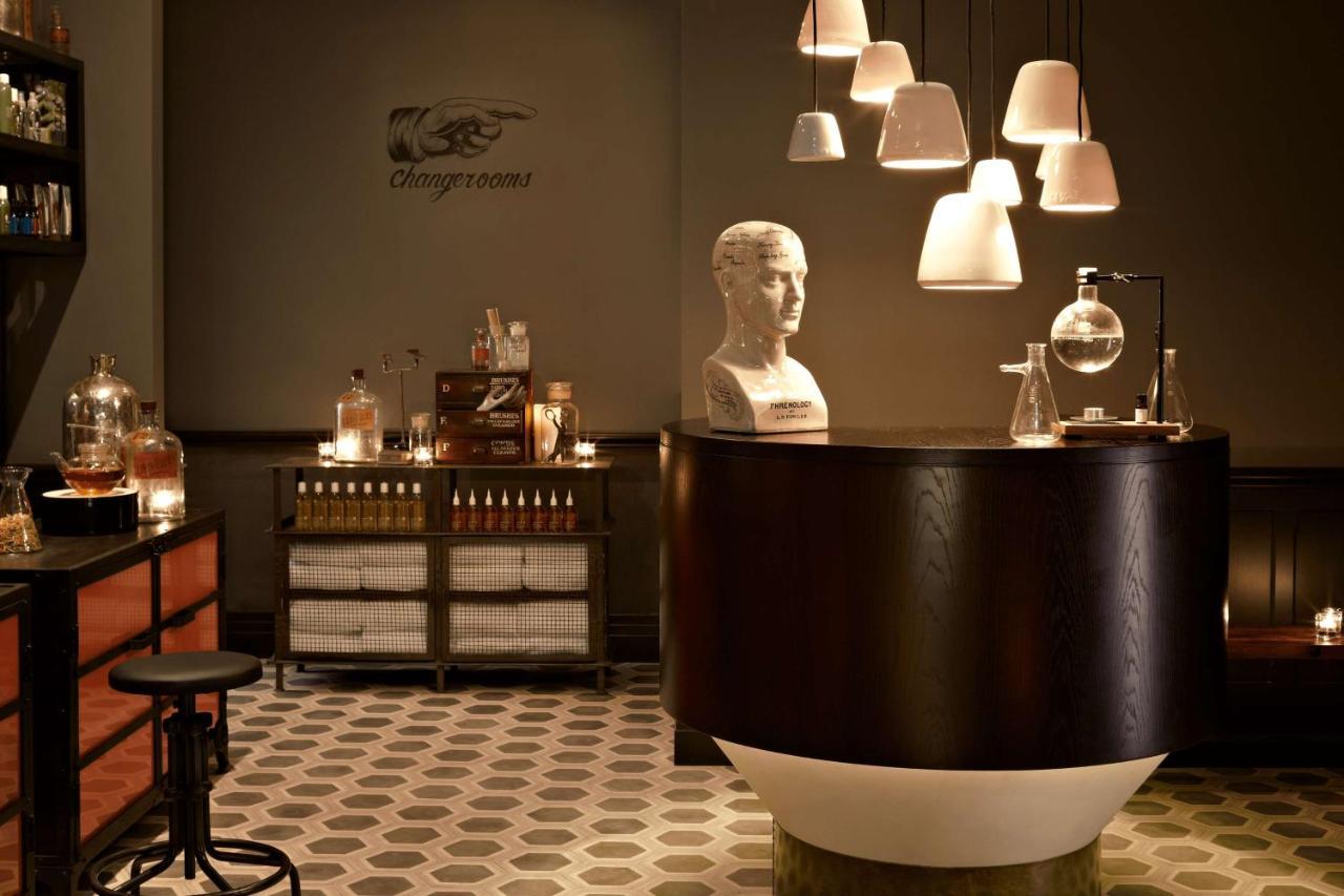 Qt 시드니 외부 사진 The reception desk at the George Hotel