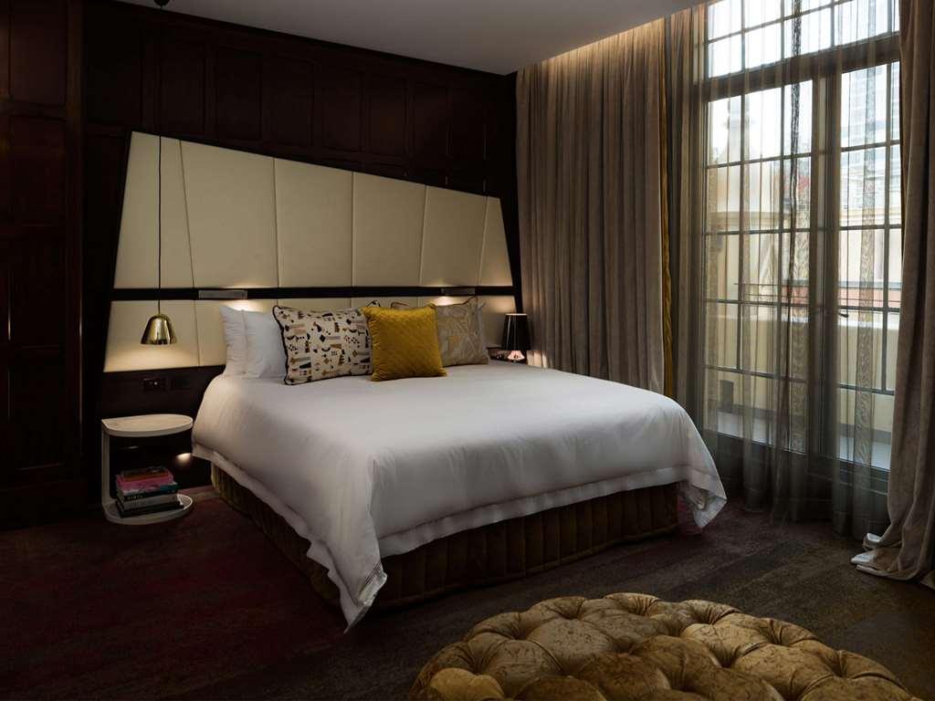 Qt 시드니 객실 사진 A bedroom at the hotel