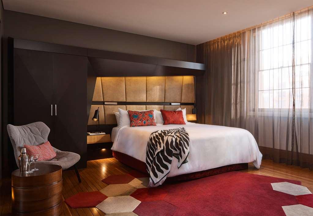Qt 시드니 객실 사진 A bedroom at the hotel